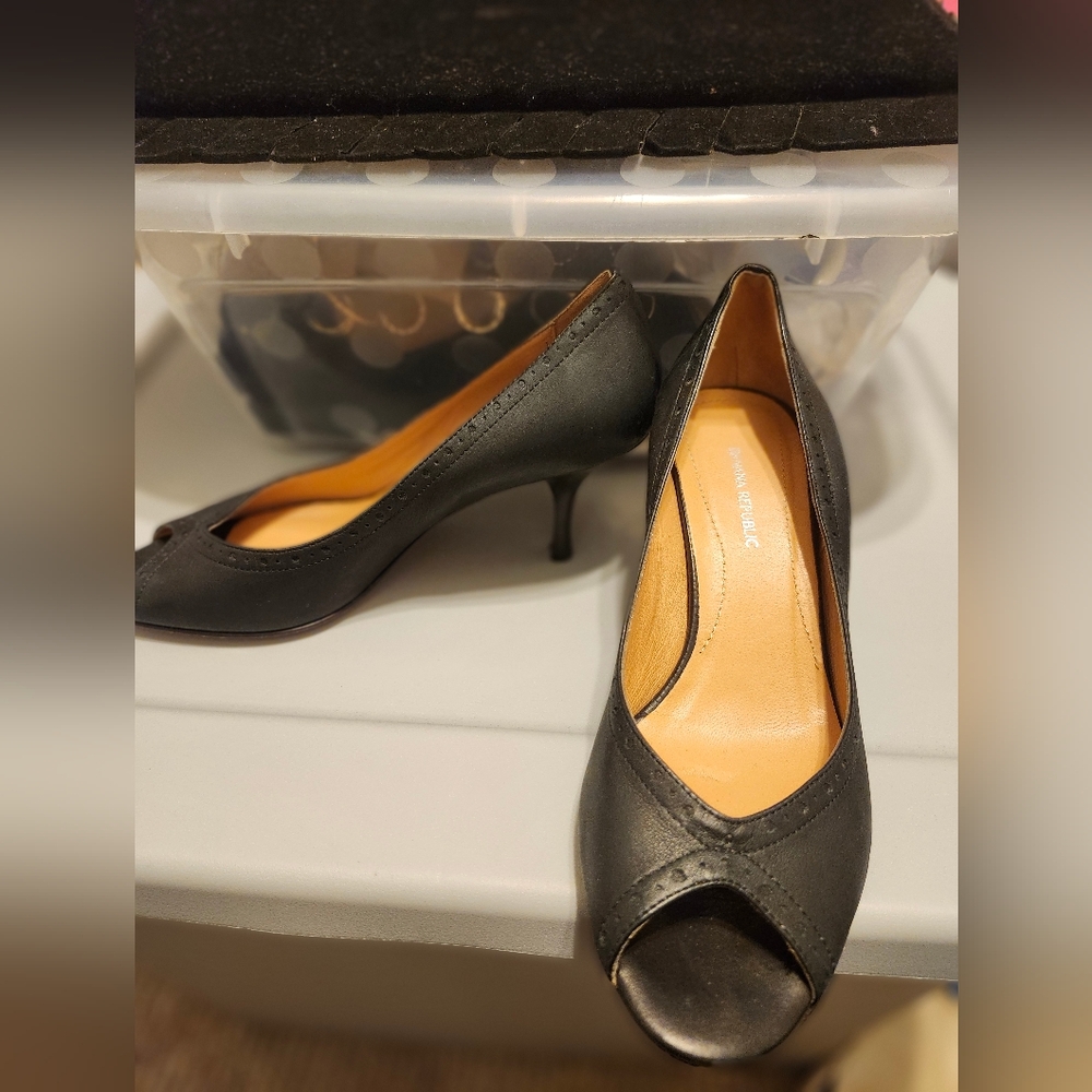 Banana Republic genuine leather open toe black heels made in Italy size 6 1/2